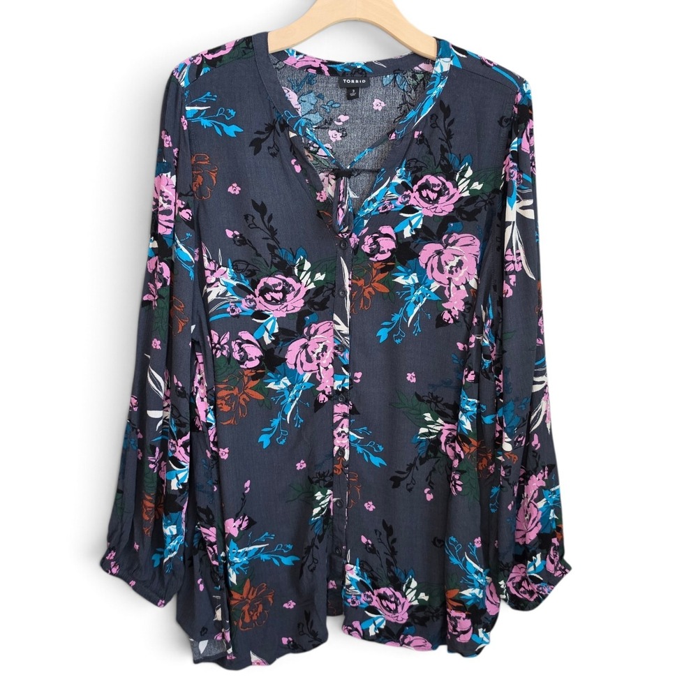 Torrid Top Womens 3 3X Floral Button Front Blouse Charcoal Gray Tie Neck Button
